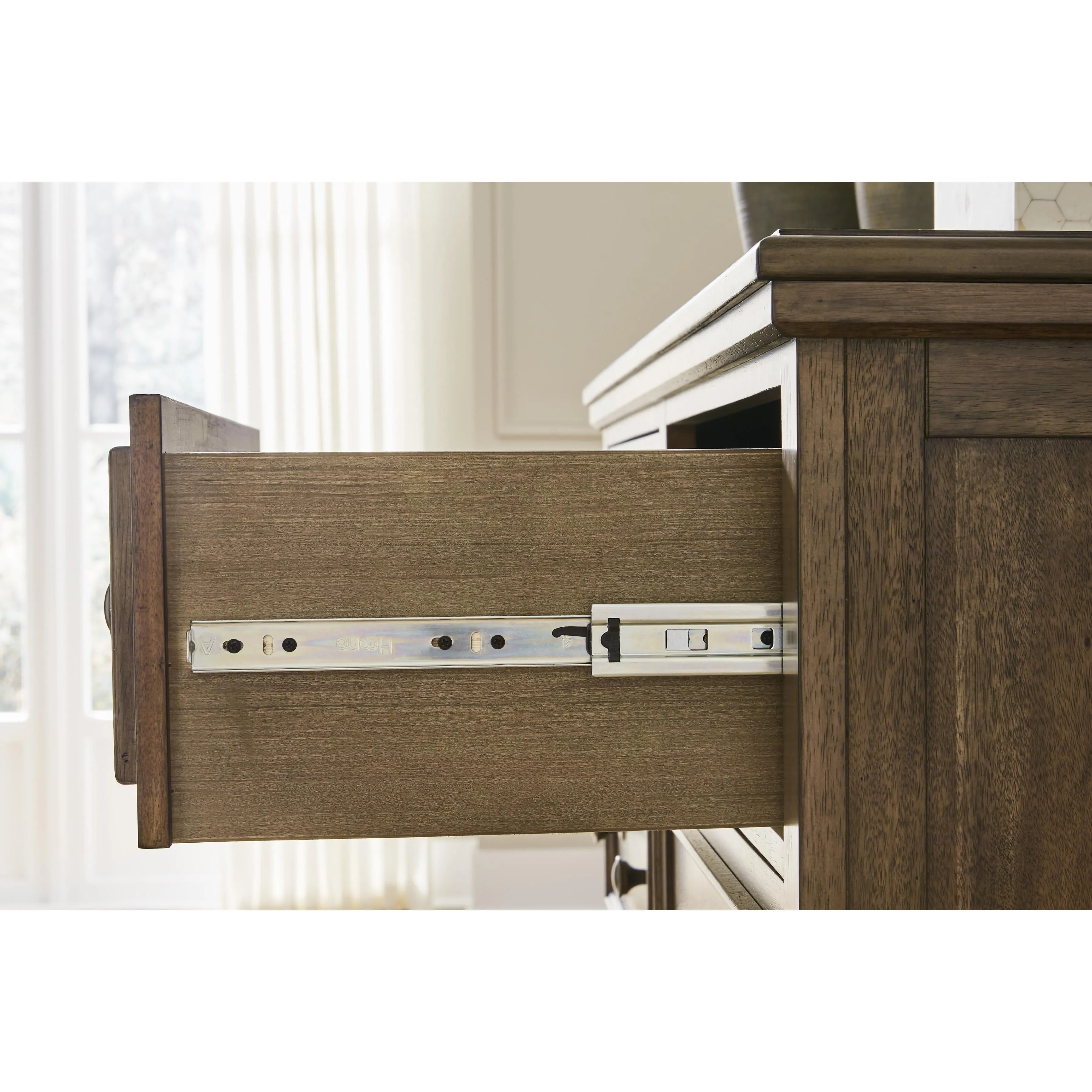 Benchcraft Sturlayne 3-Drawer Nightstand B787-93
