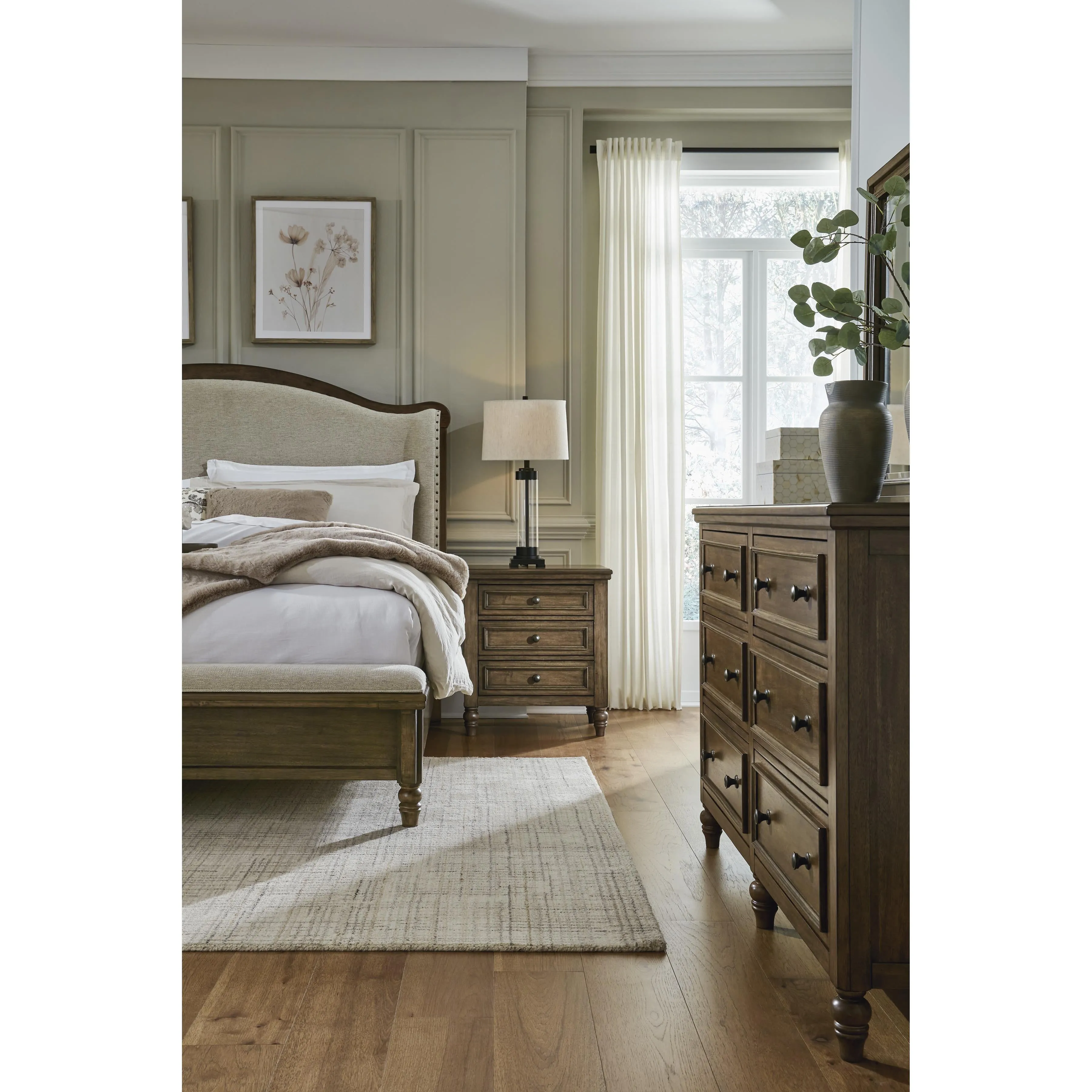 Benchcraft Sturlayne 3-Drawer Nightstand B787-93