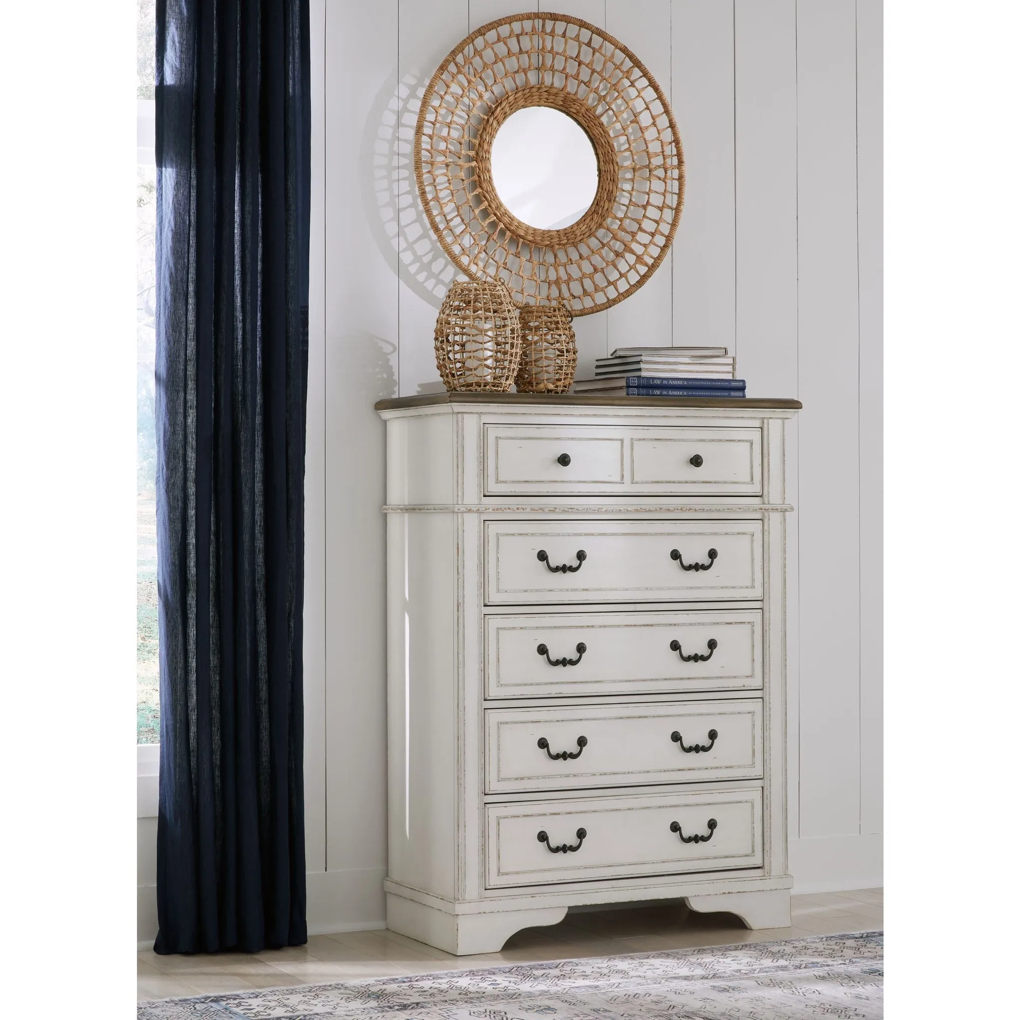 Brollyn Chest