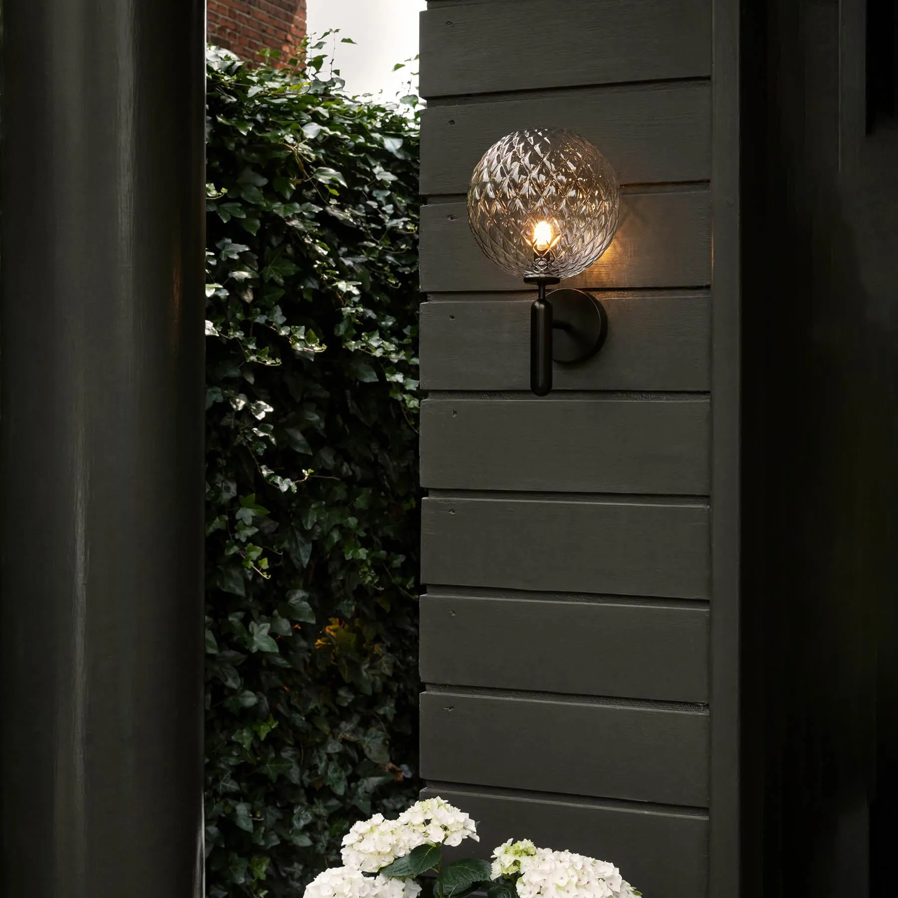 Nuura Miira Outdoor Wall Light