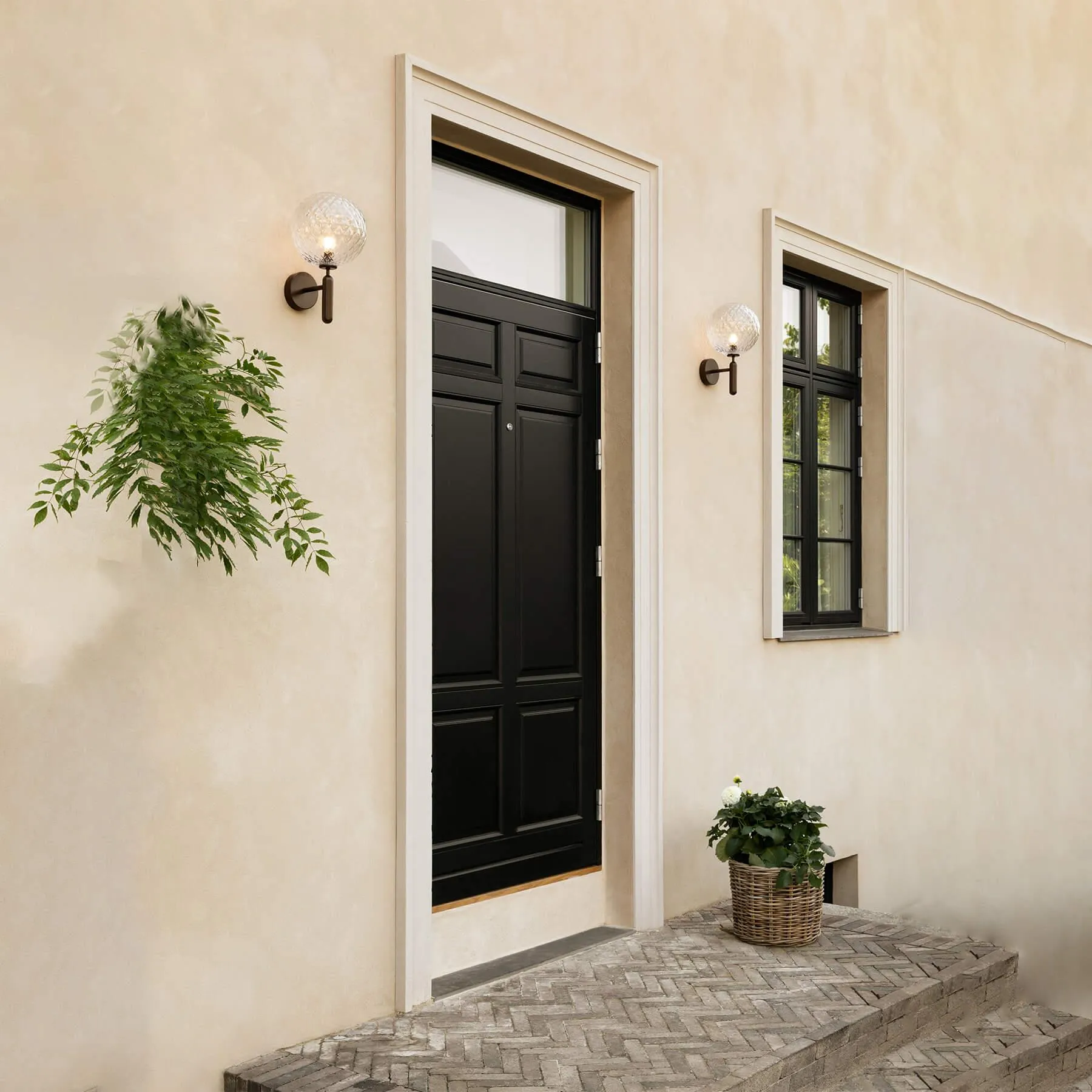 Nuura Miira Outdoor Wall Light