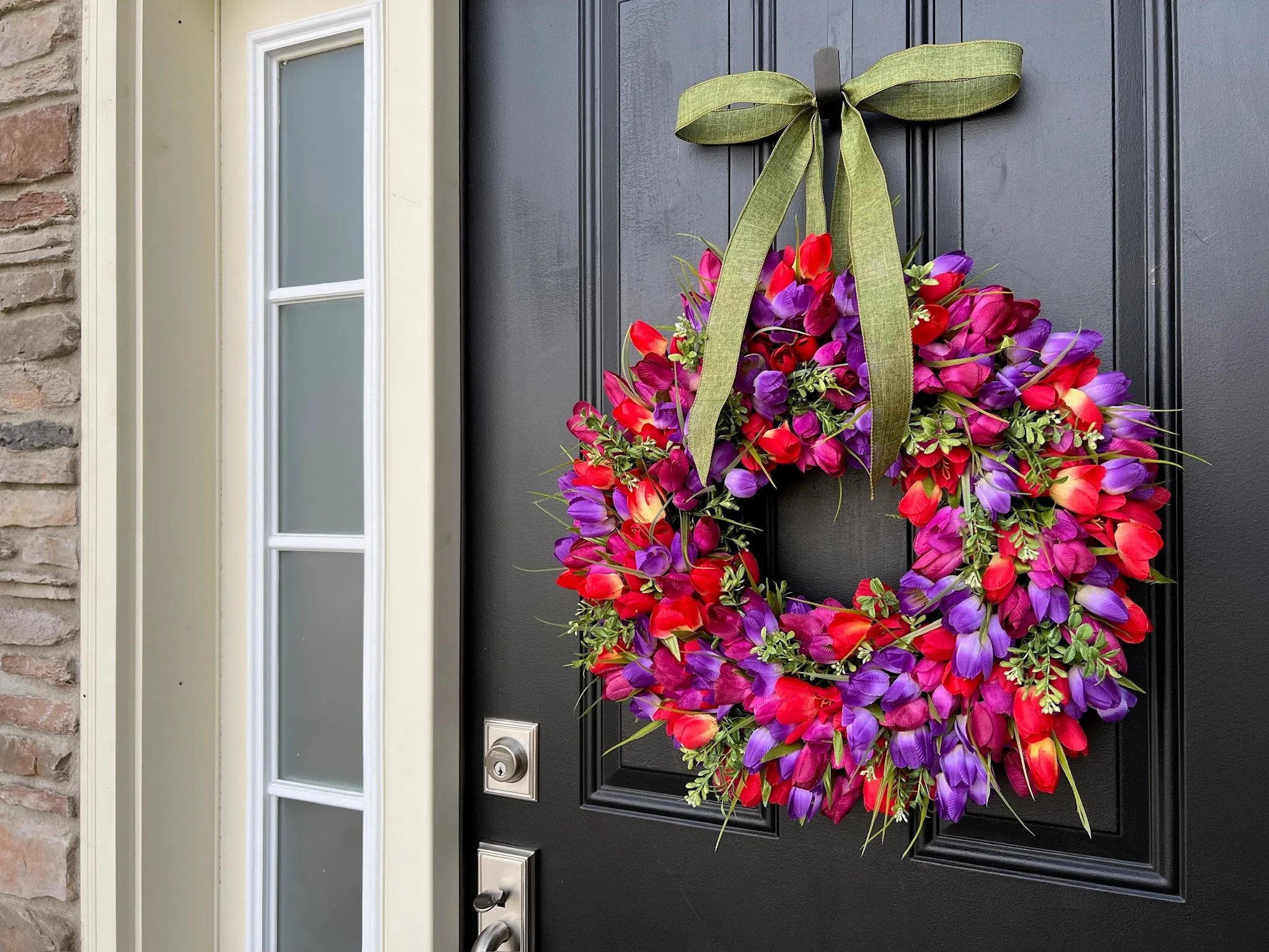 Vibrant Berry Jam Tulip Wreath with Boxwood