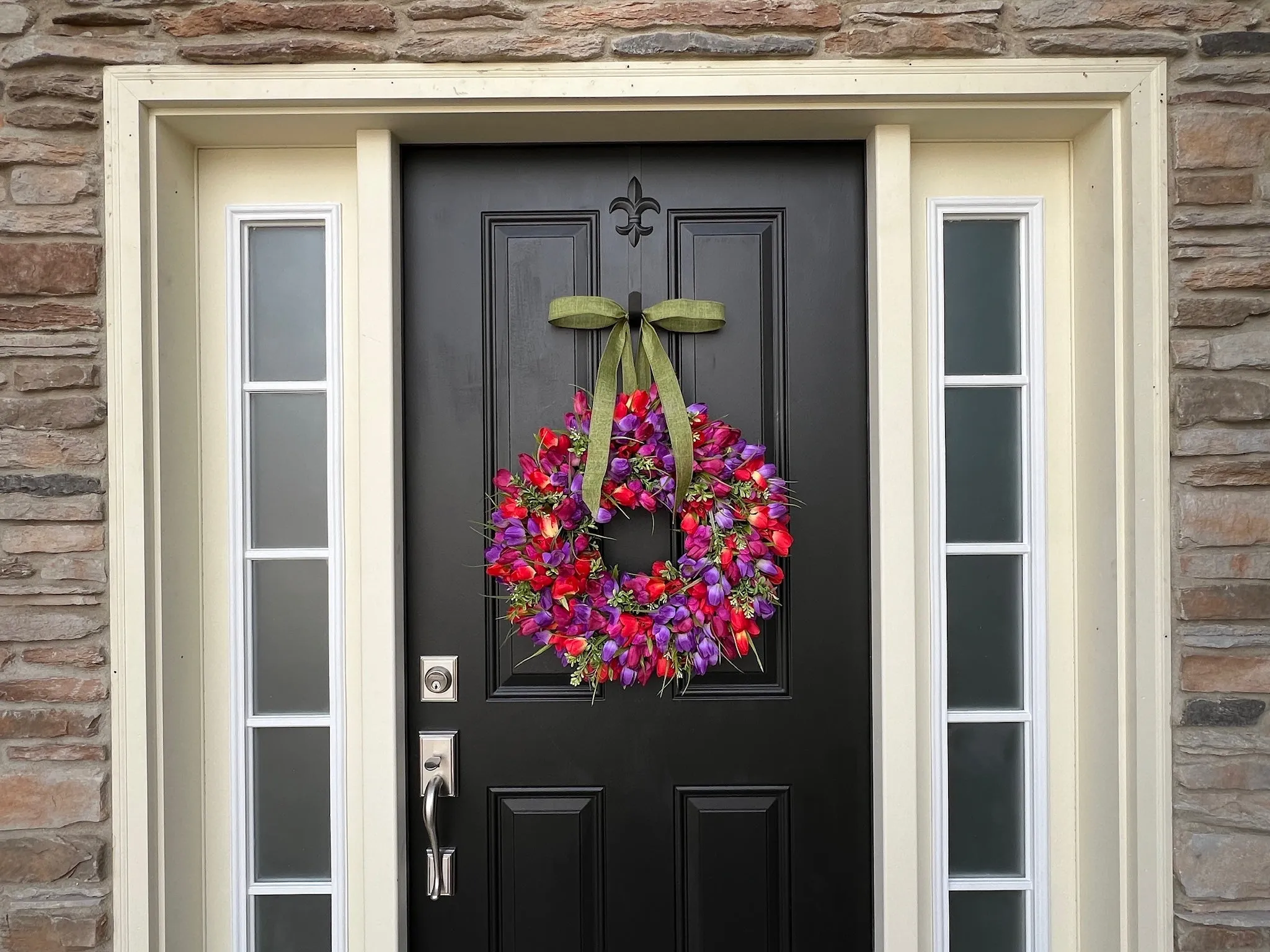 Vibrant Berry Jam Tulip Wreath with Boxwood